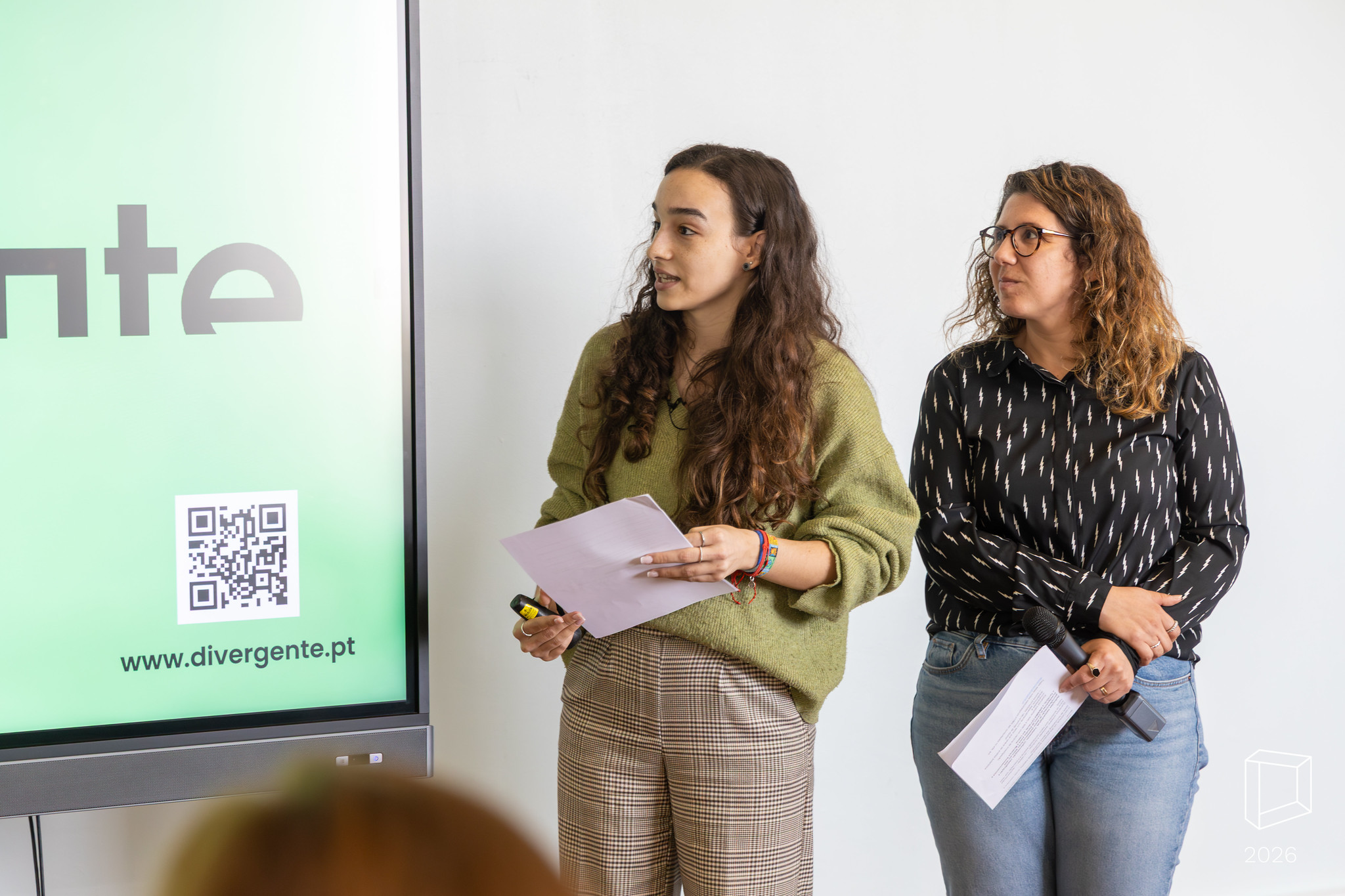 Apresentação do trabalho “A Bomba-Relógio da Abstenção”, de Beatriz Walviesse Dias, em coautoria com Luciana Maruta.