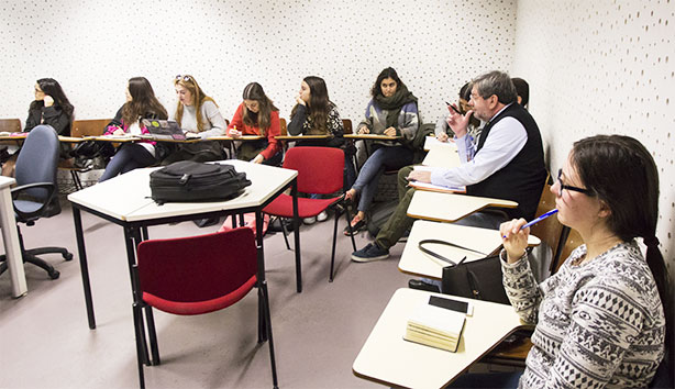 Estudantes em aula