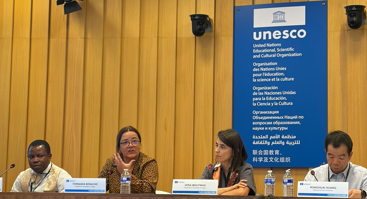 As docentes Fernanda Bonacho e Vera Moutinho na sede da UNESCO, em Paris, para a conferência anual Digital Learning Week.