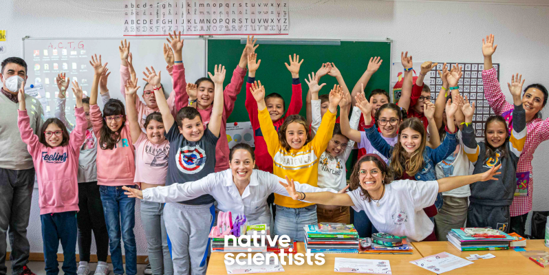 cientista regressa à escola