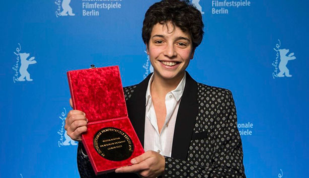Leonor Teles é a mais jovem realizadora de sempre a ganhar um Urso de Ouro no Festival de Berlim.
