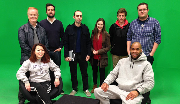 Alguns alunos da Boston Emerson College e da ESCS com os Professores Gregory Payne, César Neto, Nuno da Silva Jorge e jão Simão, no Estúdio de TV virtual da ESCS.