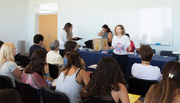 Em representação da Direção da Escola, a Vice-Presidente, Prof.ª Doutora Anabela de Sousa Lopes, deu as boas-vindas aos estudantes.